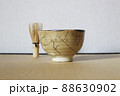 金継された抹茶茶碗と茶筅 88630902