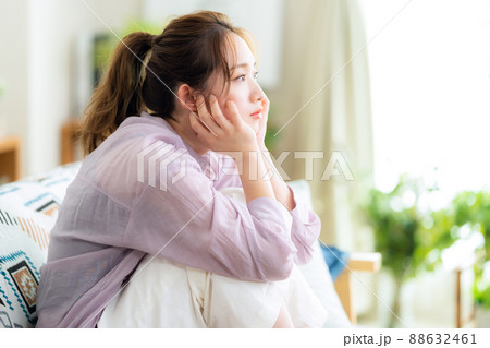 女性　リビング　ライフスタイル　ニューノーマル 88632461