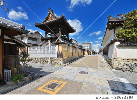 興正寺別院の鐘楼　富田林市富田林重要伝統的建造物群保存地区（大阪府富田林市） 88633394
