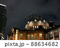 夜の東京駅丸の内北口から見た駅舎 88634682