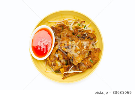 Crispy fried mussel pancake with bean sprout 88635069