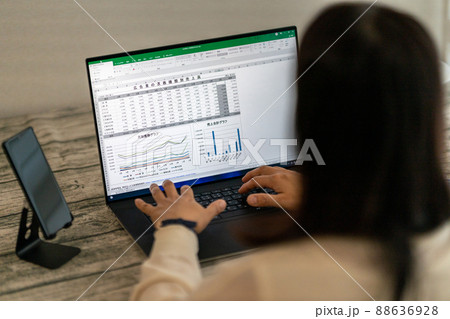 総務　経理　事務職　営業事務　一般事務　事務スタッフ　表計算　グラフ 88636928