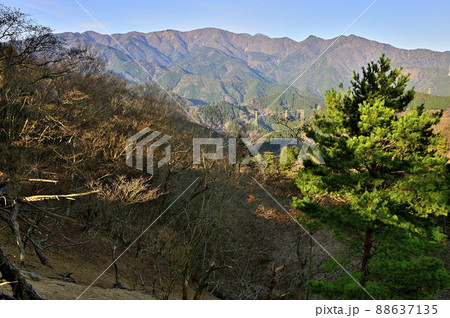 丹沢の大山三峰山より表尾根と丹沢主脈の山並 88637135