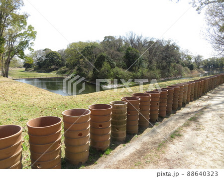 大阪府高槻市にある今城塚古墳公園 大阪府高槻市にある今城塚古墳公園 88640323