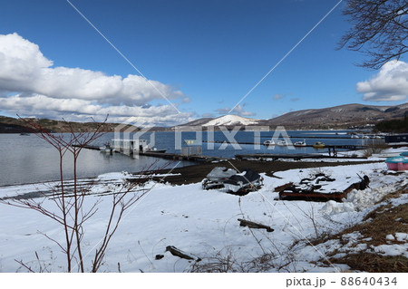 富士五湖の一つ山中湖の風景 富士五湖の一つ山中湖の風景 88640434