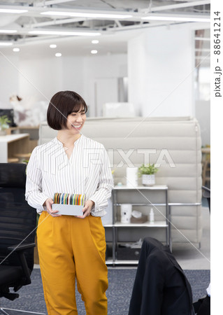 カラープレートを持つデザイナー 88641214