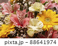 アルストロメリアやガーベラの花かご 88641974