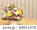 アルストロメリアやガーベラの花かご 88641978