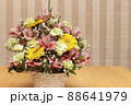 アルストロメリアやガーベラの花かご 88641979