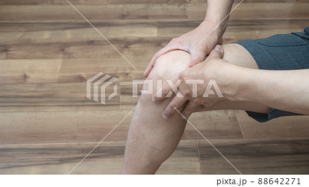 男性の膝の痛みイメージ 男性の膝の痛みイメージ 88642271