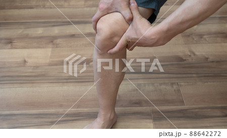 男性の膝の痛みイメージ 男性の膝の痛みイメージ 88642272