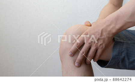 男性の膝の痛みイメージ 男性の膝の痛みイメージ 88642274
