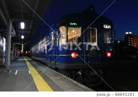 夜の京都丹後鉄道 KTR700形「丹後あおまつ」 88642281