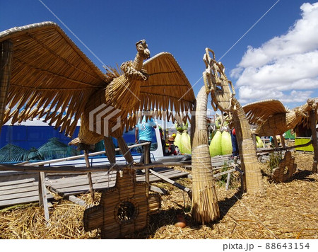 【ペルー】トトラで作られた鳥のアート（プーノ） 88643154