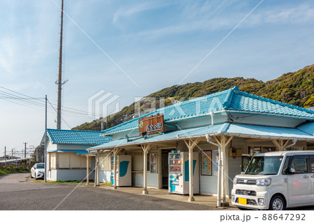 浜金谷駅 駅舎 青空 浜金谷駅 駅舎 青空 88647292