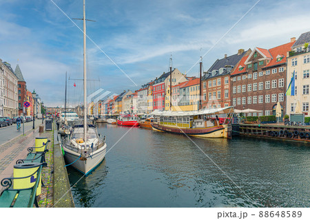 Many old boats, yachts and ships stand along the Nyhavn canal and colorful houses. Copenhagen, Denmark 88648589