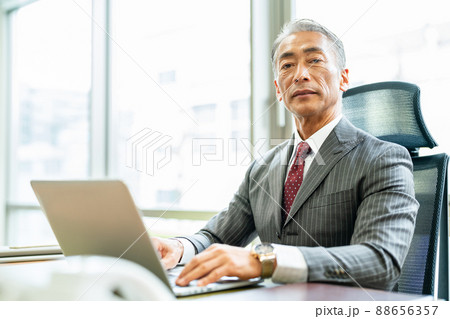 ビジネスマン シニアの男性 ビジネスマン シニアの男性 88656357