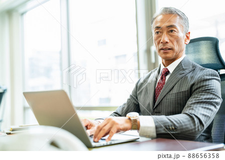 ビジネスマン　シニアの男性 88656358