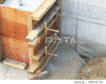 配管据え付けのための基礎型枠工事 配管据え付けのための基礎型枠工事 88656701