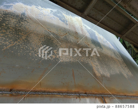 タンク建設工事の側板にできた白錆び 88657588