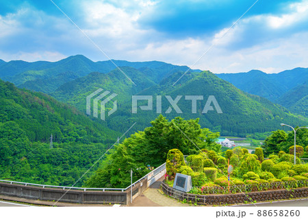 草木ダム 草木湖 展望台からの眺めた山々 初夏の風景 草木ダム 草木湖 展望台からの眺めた山々 初夏の風景 88658260