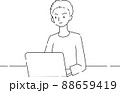 ノートパソコンを操作する男性（線画） 88659419