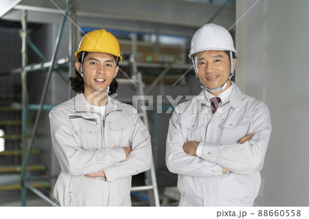 建設現場 作業員と現場監督 イメージ ポートレート 建設現場 作業員と現場監督 イメージ ポートレート 88660558