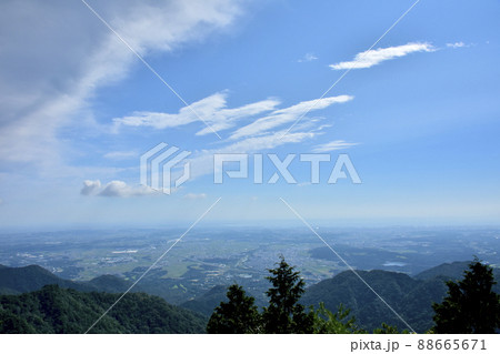 三重県菰野町　御在所岳　中登山道からの風景 88665671