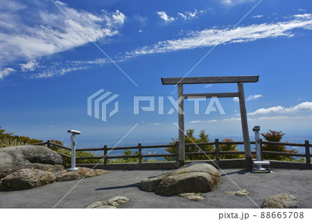 三重県菰野町 御在所岳 朝陽台広場 三重県菰野町 御在所岳 朝陽台広場 88665708