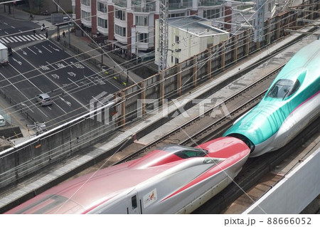 東北新幹線と秋田新幹線連結部分(走行時) 東北新幹線と秋田新幹線連結部分(走行時) 88666052