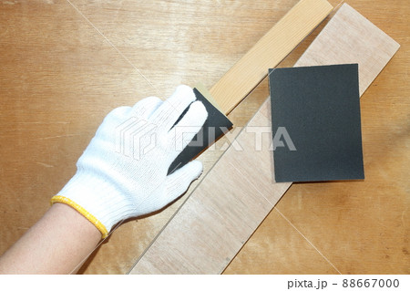 木材のヤスリがけ 木材のヤスリがけ 88667000