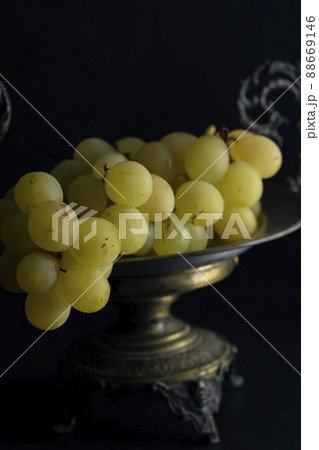 white grape in antique still life 88669146