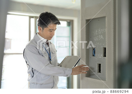 住宅の施工管理　電気工事　イメージ 88669294