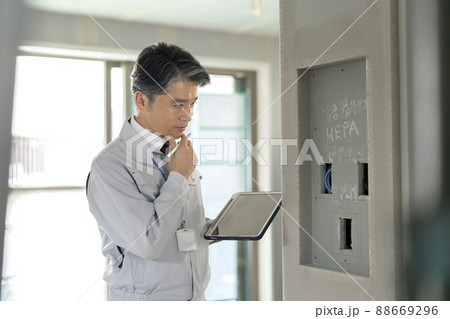 住宅の施工管理　電気工事　イメージ 88669296