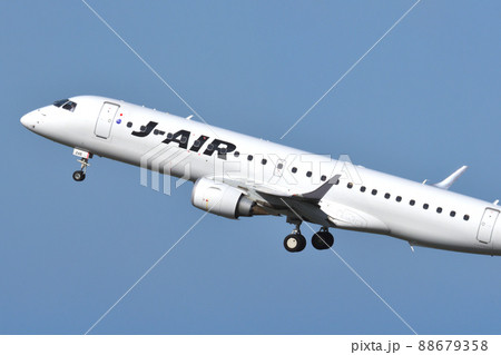 ジェイエアの旅客機 E190 ジェイエアの旅客機 E190 88679358