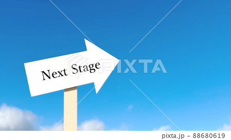 矢印の道しるべ_青空背景_右スペース_NextStage文字入り 矢印の道しるべ_青空背景_右スペース_NextStage文字入り 88680619