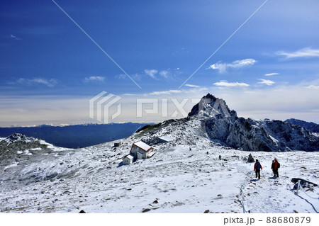 長野県　中央アルプス駒ケ岳登山道　宝剣岳（10月撮影） 88680879