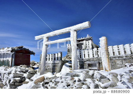 長野県 中央アルプス木曽駒ヶ岳山頂 駒ケ嶽神社(10月撮影) 長野県 中央アルプス木曽駒ヶ岳山頂 駒ケ嶽神社(10月撮影) 88680900