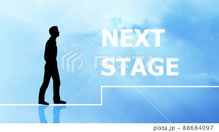歩く男性のシルエットとNEXT STAGEの文字_ワイド 歩く男性のシルエットとNEXT STAGEの文字_ワイド 88684097