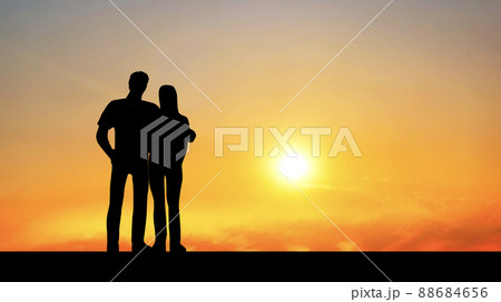 肩を抱いて立つ男女のシルエット_夕焼け背景_ワイド 88684656