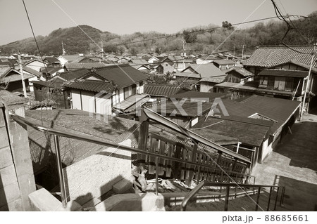 圓福寺から見た本浦集落（セピア）　岡山県笠岡市真鍋島 88685661
