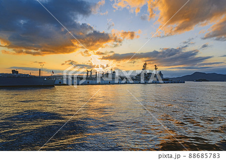 広島 夕暮れの呉基地 88685783