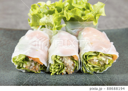 美味しいサーモン生春巻 88688194