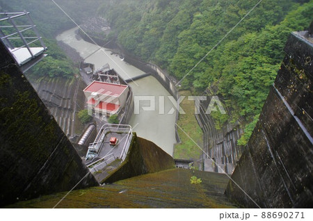 井川ダム堤体からの下流 88690271