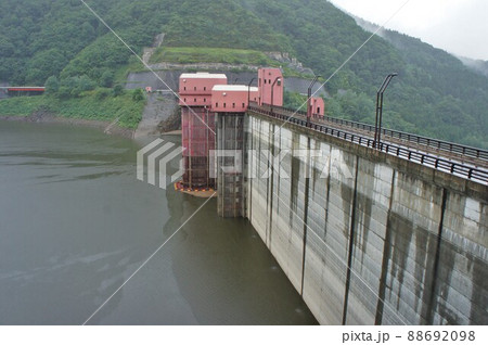 浅瀬石川ダムと虹の湖 88692098