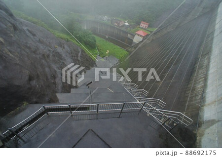 浅瀬石川ダムの堤体階段 浅瀬石川ダムの堤体階段 88692175