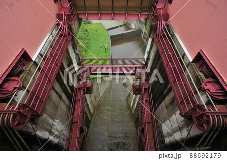 浅瀬石川ダムのラジアルゲート 88692179