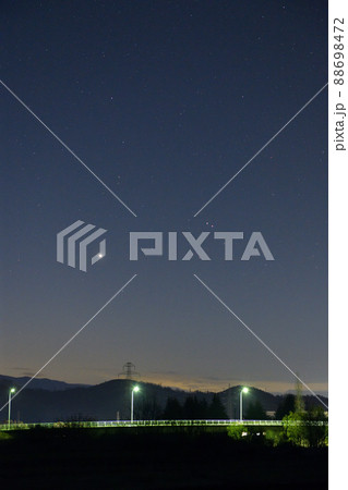 北杜市武川町、舞鶴橋の上接近した金星・土星・火星 北杜市武川町、舞鶴橋の上接近した金星・土星・火星 88698472