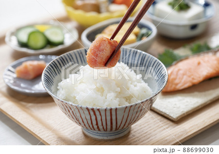 焼き鮭定食　健康的な朝食のイメージ 88699030