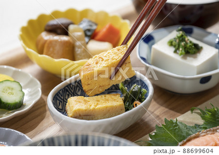 朝食のイメージ　玉子焼き 88699604